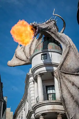 Draak boven de entree