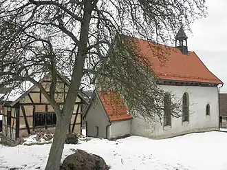 Dorpskerk met losstaand klokkenhuis