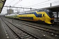 Overzicht van de groene VIRM te station Groningen.