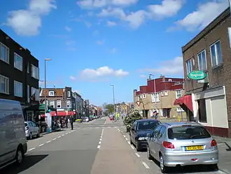 Groeneweg met op de hoek van de Laan van Nieuw Guinea het Oosters badhuis Haman