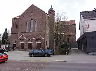 Façade van de Cosmas en Damianuskerk