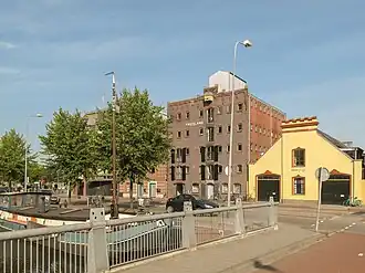 Westelijk deel van de Aweg met o.a. Pakhuis Friesland