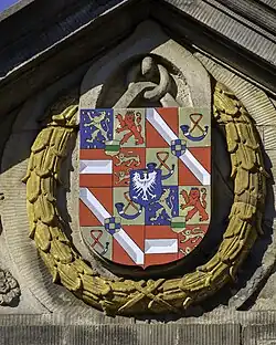 Wapen van Frederik Hendrik van Oranje (vóór 1625) in de topgevel