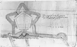 Schematische afbeelding van de citadel met aan onderzijde de stadsmuur. Linksonder het Schuitendiep en de resten van de bij de belegering van 1594 zwaar getroffen Drenkelaarstoren, middenonder de 'Oostpoort/tegen 't nieuwe werck' en de 'heertpoort' en rechts de Bremer Buik (of Olde Rondeel of Aduarderrondeel). Het noorden is onder.