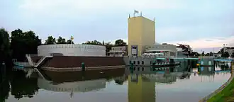 Groninger Museum met rechts de H.N. Werkmanbrug