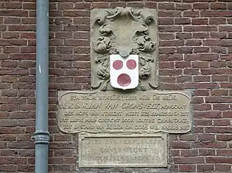 Gevelstenen uit 1652 en 1756