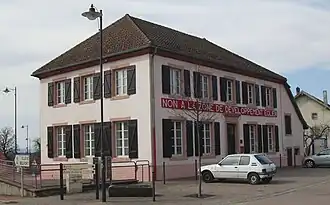 Gemeentehuis en school