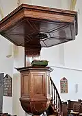 De preekstoel uit 1789.
