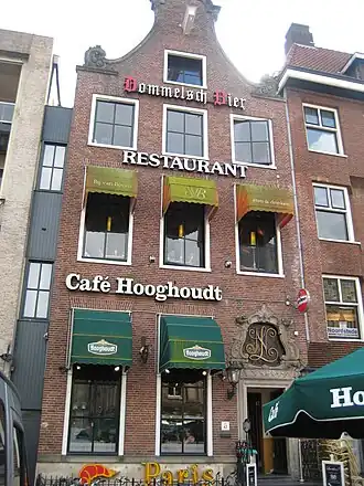 Pand Grote Markt 42, voorgevel met Amsterdamse top (Café Hooghoudt)