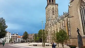 Het Grote Kerkhof na de herinrichting van 2022, gezien vanaf de noordoostzijde