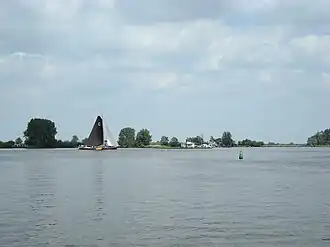 Het Pikmeer met Skûtsje van Grouw