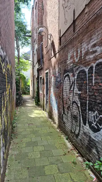 Gruttersgang, Hazenstraat 30-48, nog bestaande gang in Jordaan