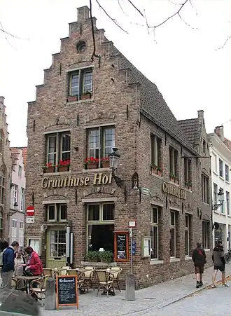 Historisch pand op de hoek van de Mariastraat.