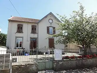 Gemeentehuis en school van Guébling / Geblingen