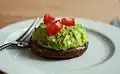 Guacamole op een portobello