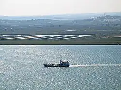 De Guadiana als grensrivier bij Ayamonte (Spanje), met uitzicht op de Portugese oever