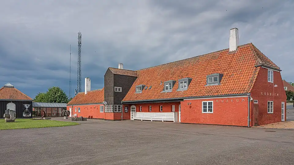 Gudhjem: Stationsvej 1