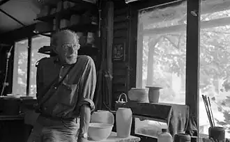 Guido Haazen, een zelfportret genomen in zijn keramiekatelier