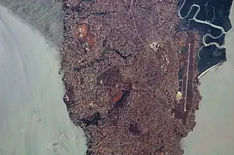 Satellietbeeld uit 2010 van de hoofdstad Conakry.