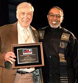 Gunther Schuller (links) tijdens de ontvangst van de NEA Jazz Masters Award for Jazz Advocacy in 2008, met A. B. Spellman (rechts).