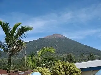 Berg Slamet gezien vanaf Clekatakan.