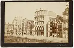 Van Hermietensteeg (links) tot Nadorststeeg (circa 1892)