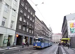 Een Düwag GT8 tram, ex-Rheinbahn Düsseldorf, op lijn 11, nr. 709.