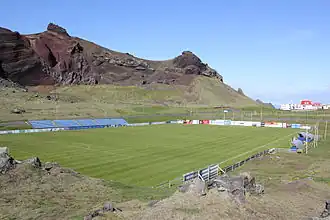 Hásteinsvöllur in 2011. Er kwam in de loop der jaren een overdekte tribune bij.