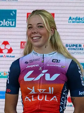 Hesters bij de ploegenpresentatie van de Tour de l'Ardèche 2024