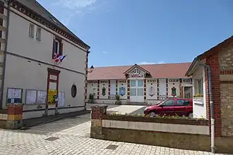 Het gemeentehuis te Voves