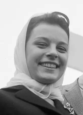 De 17-jarige Hülya Koçyiğit op Schiphol (1964)