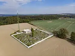 Begraafplaats net buiten het dorp (2021)