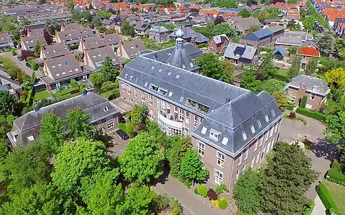 Oude HBS, verbouwd tot woningen