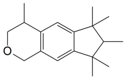 Structuurformule van 1,3,4,6,7,8-hexahydro-4,6,6,7,8,8- hexamethylcyclopenta-γ-2-benzopyraan