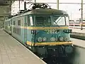 Locomotief 2622 op het station van Bergen, met een aangekoppelde reeks 23.