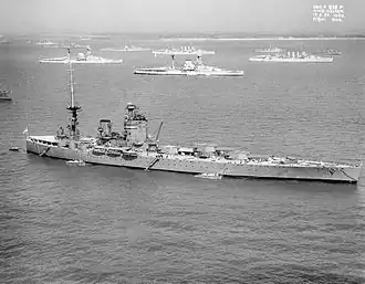 HMS Nelson nabij Spithead voor de Fleet Review