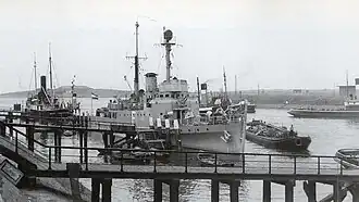 Hr.Ms. Pieter Florisz aan de kade in IJmuiden op 24 juni 1938