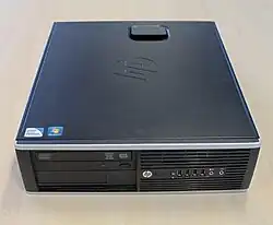 Een liggende desktop.