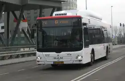 De huidige huisstijl op de aardgasbussen. Ook de elektrische bussen rijden in deze huisstijl rond.