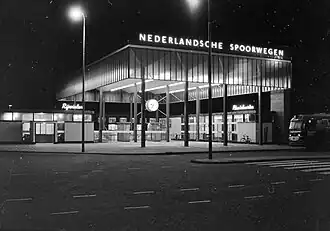 Het station bij avond, 1956