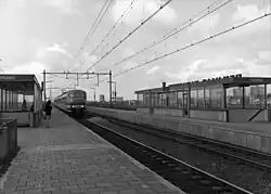 Het nog tweesporige station in 1968, voor de uitbreiding rond 1978.
