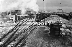 Vertrekkende goederentrein getrokken door NS 4613 (januari 1940)