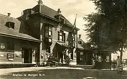 Gezicht op het tramstation te Bergen; jaren dertig.