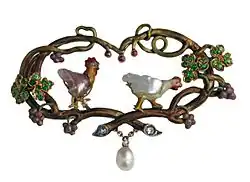 Broche met een haan en hen