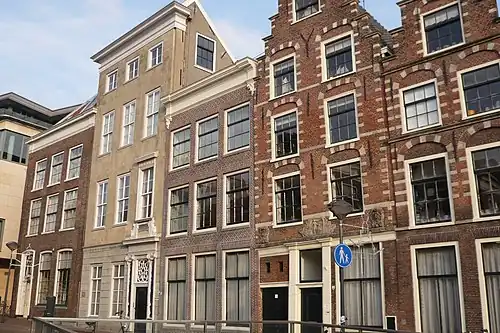 Damstraat met Fundatiehuis