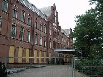 Het oude hoofdgebouw in 2006