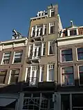 Woonhuis/winkel in traditionele woningbouwstijl met art nouveau
