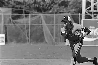 Ronnebergh als pitcher tijdens de interland tegen Japan tijdens de Haarlemse Honkbalweek op 20 augustus 1978