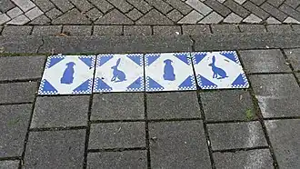 Kindlint Haasje Over (augustus 2018) Er moet gewacht worden bij oversteek