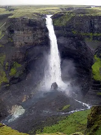 De Háifoss in de zomer.